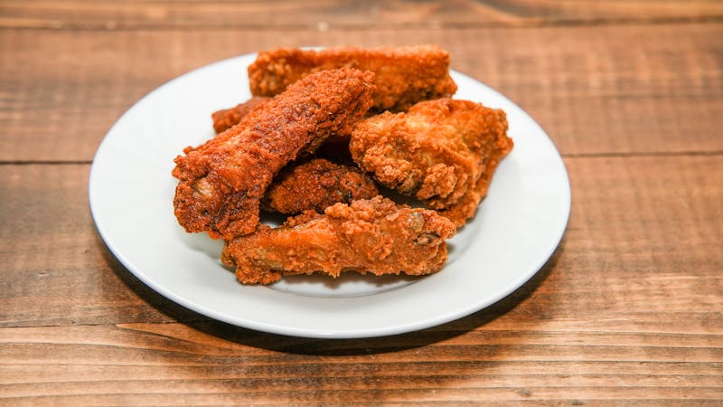 Crispy chicken wings with choice of sauce